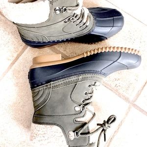 Tommy Hilfiger Rainah Duck Booties Sz 7 True to Size